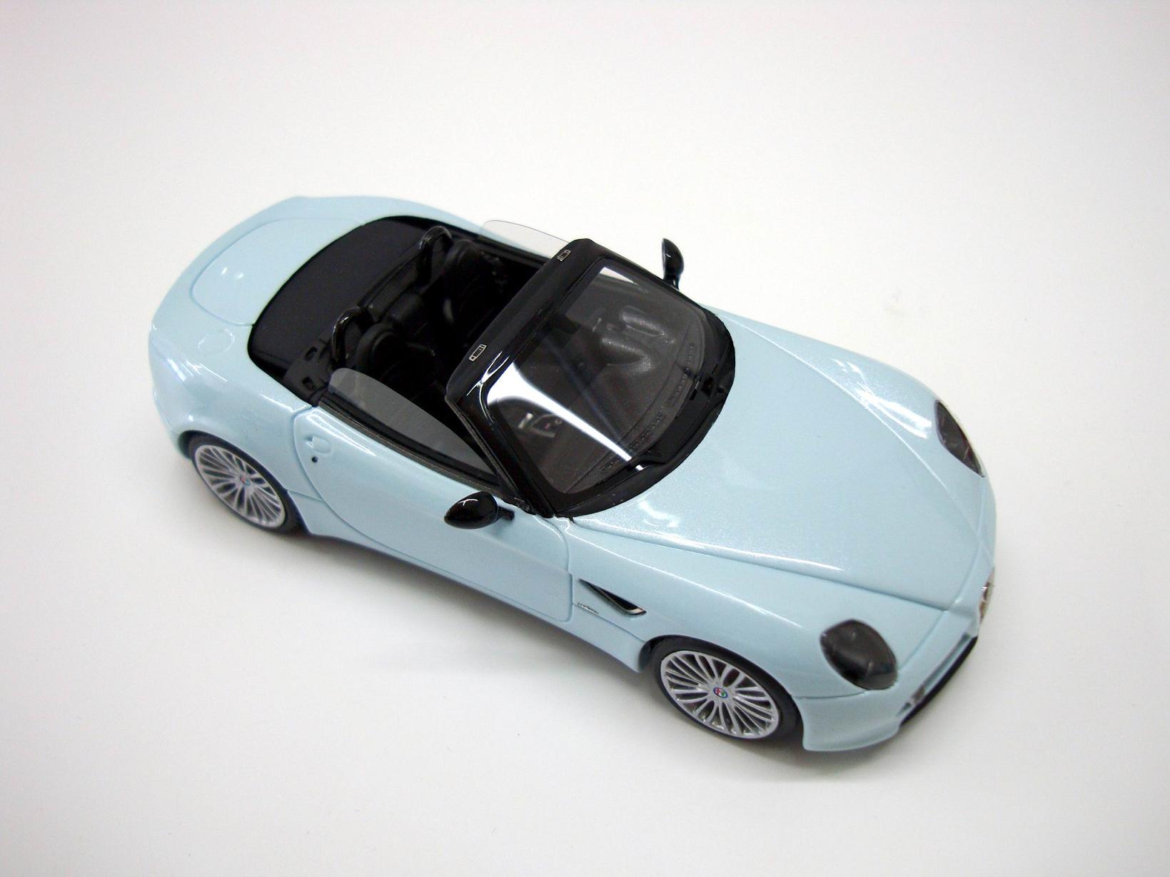 Alfa Romeo 8C Competizione Spider 1:43 - Looksmart Models