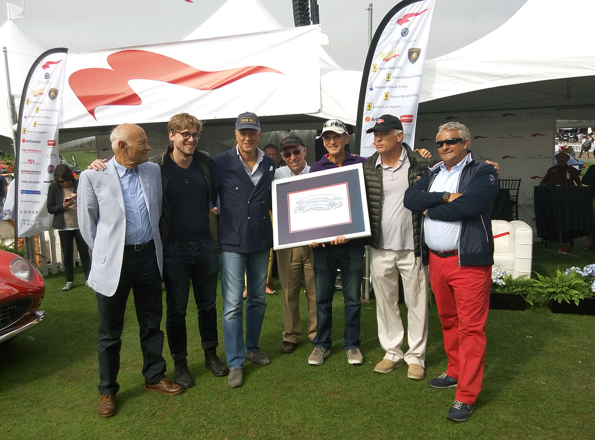 Egidio Reali (on the right) with the winner of the "Best in show" awards and all the people who and all the people who contributed to the creation of the sculpture.