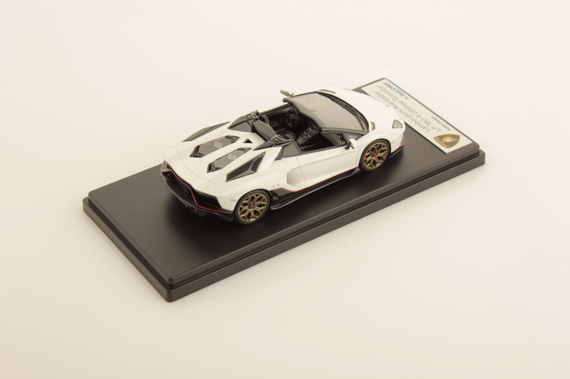 Lamborghini Aventador LP 780-4 Ultimae Roadster 1:43 - Image 3